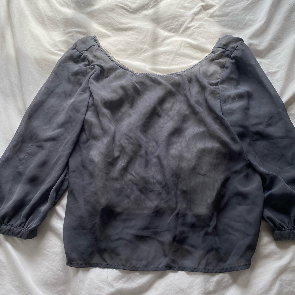 Gray with cream lace underlay quarter sleeve top Size: Medium